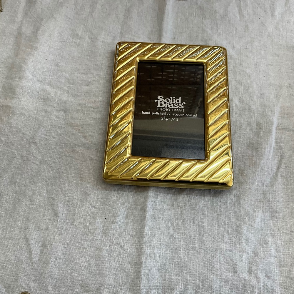Solid Brass Photo Frame Gold‎ Ribbed Polished Lacquer Coated 3.5x5 Vintage Style
